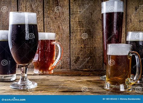 Set Van Verschillende Bierglazen Stock Afbeelding Image Of Portier