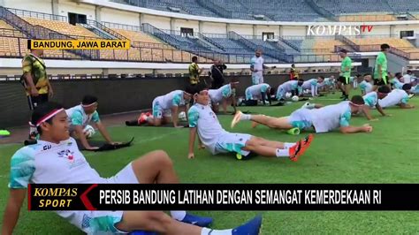 Pelatih Persib Bandung Yaya Sunarya Gelar Latihan Evaluasi Di Hut Ke