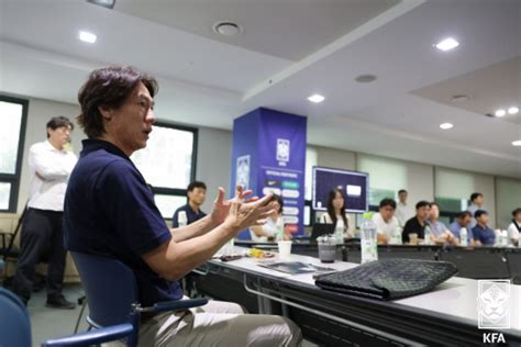 홍명보 축구기술철학 워크숍서 “각급 대표팀과 연계” 강조