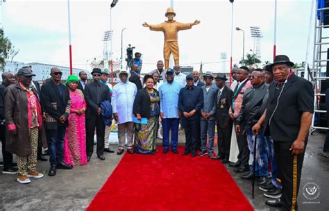 Kinshasa Félix TSHISEKEDI inaugure le monument de feu Papa Wemba à