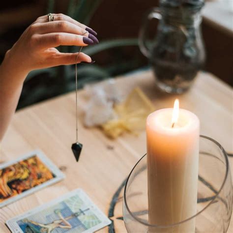 Guía Paso a Paso Cómo limpiar las cartas del Tarot