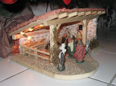 La Crèche De Noël Une Tradition à Réaliser Soi Même En 2024 Idee