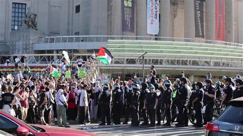 Pro Palestine Protestors Throwing Bottles Of Water At Nypd Police