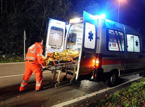 Bologna Bimba Di Anni Cade Dal Balcone E Muore Tragedia A San