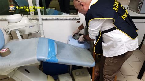 Napoli Falso Dentista Scoperto A Pianura Stava Visitando Una Paziente