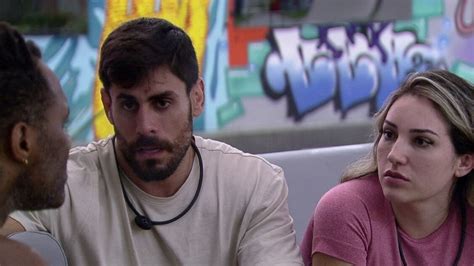 Bbb Fred Nic Cio Causa Disc Rdia Entre Bruna Amanda E Cara De Sapato