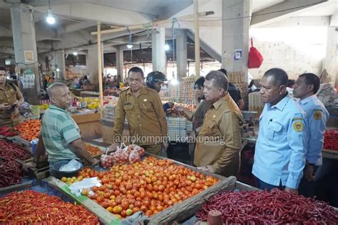 PJ Walikota Kupang Sidak Di Pasar Naikoten Dan Pantau Harga Komoditas