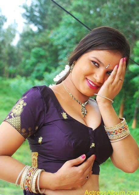 Tamil Actress Madhusantha Mallu Actress Spicy Half Saree Photo Collection Actress Album