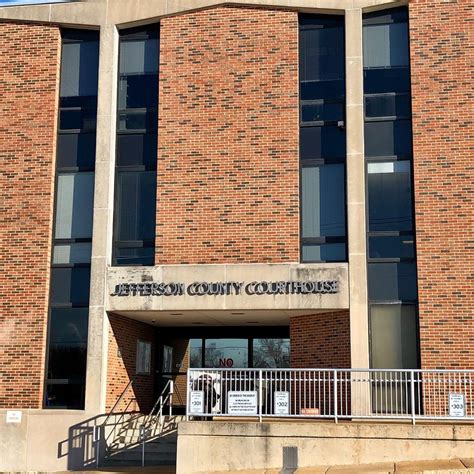 Entryway of Jefferson County Courthouse in Hillsboro, Missouri. Paul ...