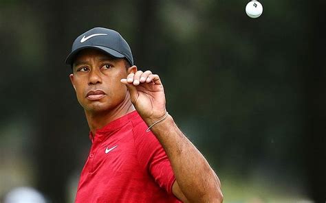 Tiger Woods se recupera bem de cirurgia nas pernas após acidente de