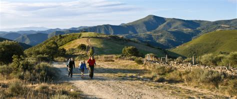 Camino Francés – Camino Guidebooks – Village to Village Guides