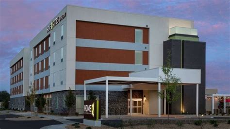 8 Best Hotels in Longmont, Colorado - Uncover Colorado