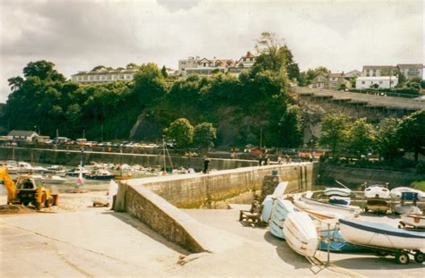 Saundersfoot Harbour © Humphrey Bolton Cc By Sa20 Geograph Britain