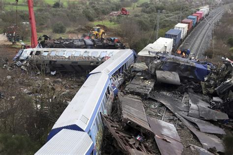 Disastro Ferroviario In Grecia Sotto Accusa L Ex Leader Delle Ferrovie