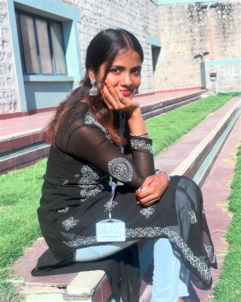gayathri sasikumar  pc  shadesofmusix gayathrisasikumar