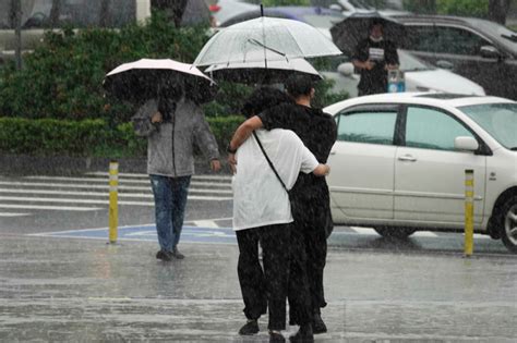 不斷更新》2地豪雨警戒！大雷雨開炸 7縣市豪大雨特報 時事 中時新聞網