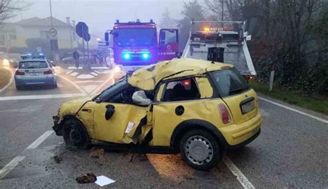 Tragico Incidente Stradale A Silea Morto Un Enne E Ferita Una Enne