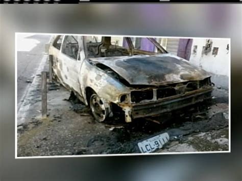 G Carro Pega Fogo E Chamas Quase Atingem Casa Em Cabo Frio No Rj