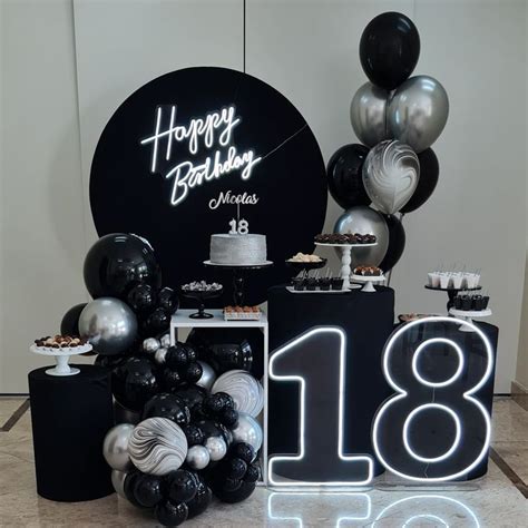 Decoração para comemorar aniversário de 18 anos festa nas cores preto e