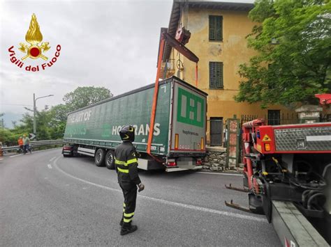 Camion Incastrato Sulla Strada Per Nava Il Sindaco Di Pornassio