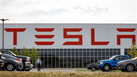 Tesla Workers In Buffalo Begin Union Drive The New York Times