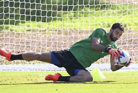 Trigoria Roma In Campo Per Preparare La Sfida Con Il Napoli Foto