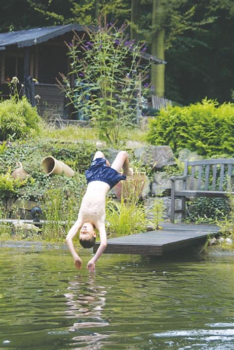 Teichbau Umweltfreundliche Teichfolie F R Badespa Im Sommer Stadt