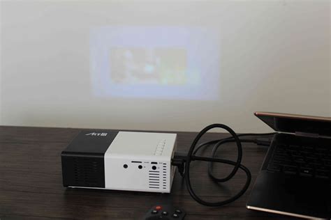 How to Connect a Laptop to a Projector