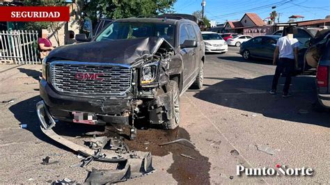 Menor Roba Camioneta A Punta De Pistola Y Choca Tratando De Huir En