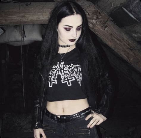 Pin On A Réaliser In 2024 Black Metal Girl Metal Girl Style