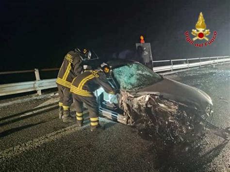 Grave Incidente Nella Notte Sull Autostrada A All Altezza Di Rometta