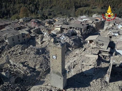 Sisma Devasta Amatrice Le Immagini Dal Drone