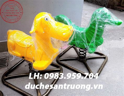 choi tre em trong nha du che san truong