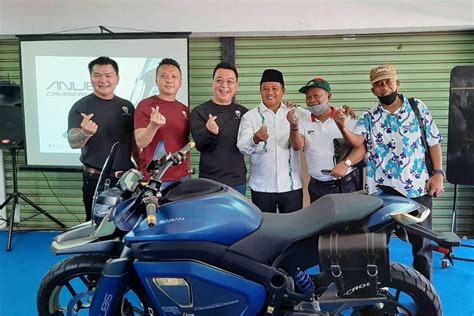 Foto Anubis Meluncur Motor Listrik Lokal Bergaya Naked Adventure