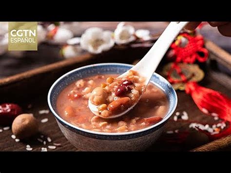 En Sichuan China La Gente Celebra El Festival De Laba Con Sopa De