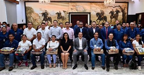 Entrega Cuauhtémoc Blanco equipos de seguridad a personal de la