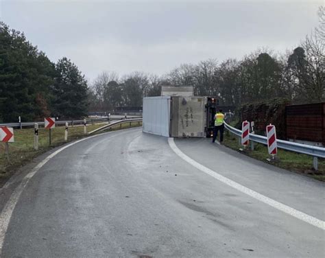 Speyer Umgekippter LKW Anhänger sorgt für Sperrung der Tangente B9