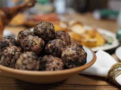 Tom Kerridge S Sausage Sage Stuffing Balls Recipe Food Network Uk