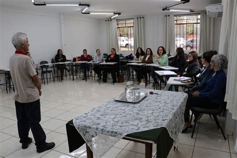 Em C Mourão servidores da educação infantil recebem treinamento de