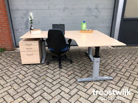 Mooi Compleet L Vormig Bureau In Hoogte Verstelbaar Met T Poot Design