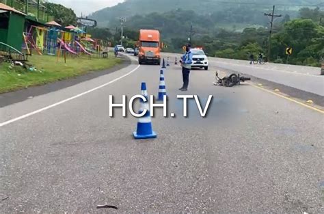 Fatal Imprudencia Motociclista Intent Invadir Carril De Una Rastra