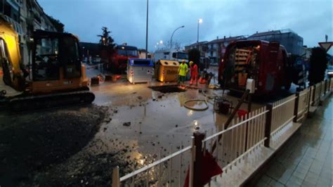 Rottura Condotta Idrica Senz Acqua Zona Mare Centro E Pantano