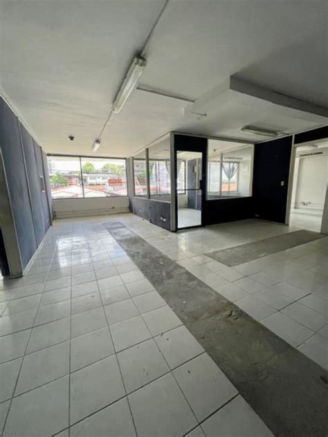 ESPACIOSO local comercial u oficina céntrico El Carmen Alquilo o Vendo