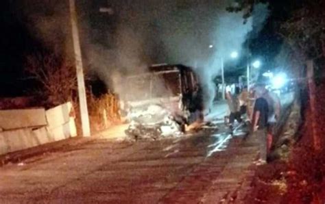 Incendian Camión De Pasajeros En Temixco