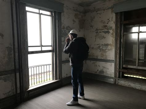 Behind The Scenes Hard Hat Tour Of Ellis Islands Abandoned Hospital