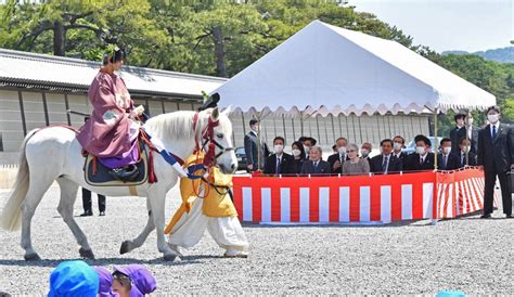 葵祭の「路頭の儀」を観覧される上皇ご夫妻 写真特集25 毎日新聞