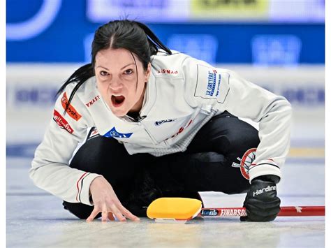 Switzerland Edges Canada 7 6 At World Women S Curling Championship Windsor Star