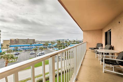 Oceanfront Cocoa Beach Condo w/ View: Walk to Pier | Evolve