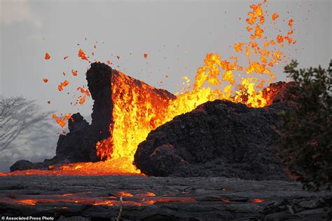 'Eerie' blue flames burn in cracks caused by Hawaii... | Daily Mail Online