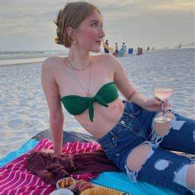 6 Hot Sexy Emily Dale Bikini Pics